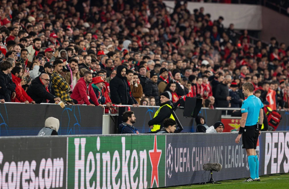 Интересна ситуација: Судија, еве ти 50 евра – свири пенал во ЛШ! (ФОТО)