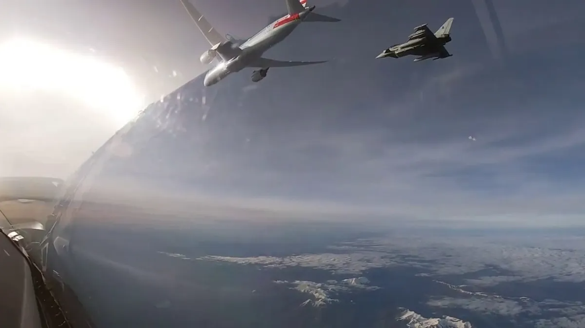 Aвион со 285 патници, придружуван од два воени ловци, принудно слета во Рим поради закана за бомба (ФОТО)