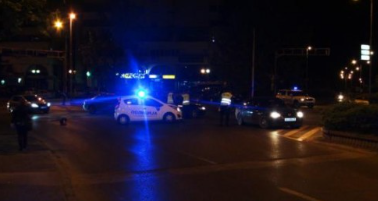 Сообраќајна несреќа доцна синоќа на Скопски булевар, возачот тешко повреден