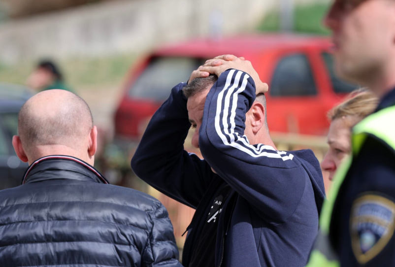 „Јас сум мртов човек, изгубив се“: Потресни сцени, семејствата очајно чекаат вести за најблиските повредени во пожарот