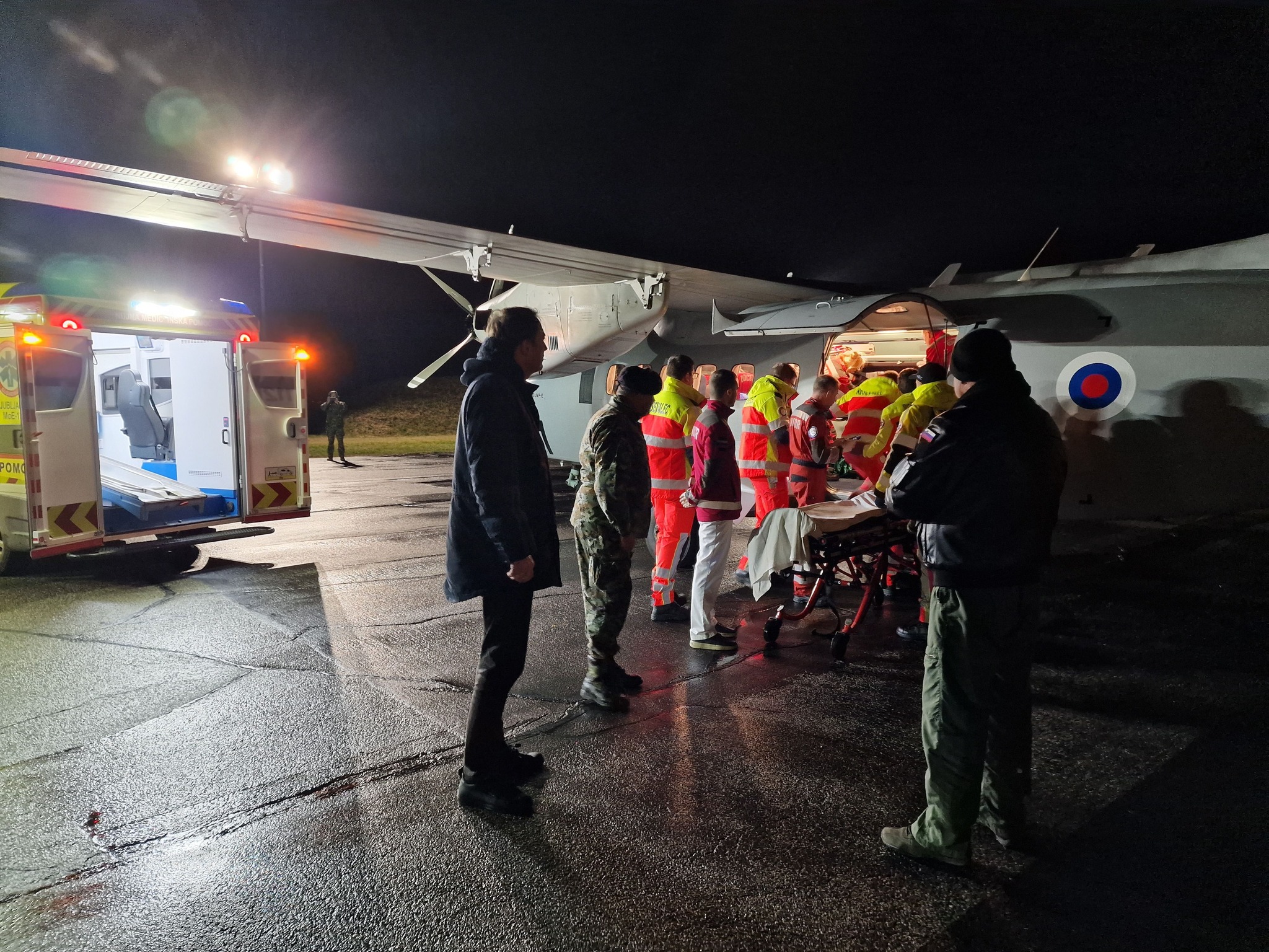 Горан Милевски: Во Љубљана слета авионот со македонските патници