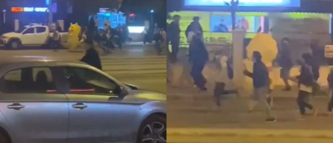 УРНЕБЕСНО: Погледнете кој се појави на протестите во Турција, бегаше од полицијата а сега е хит на социјалните мрежи