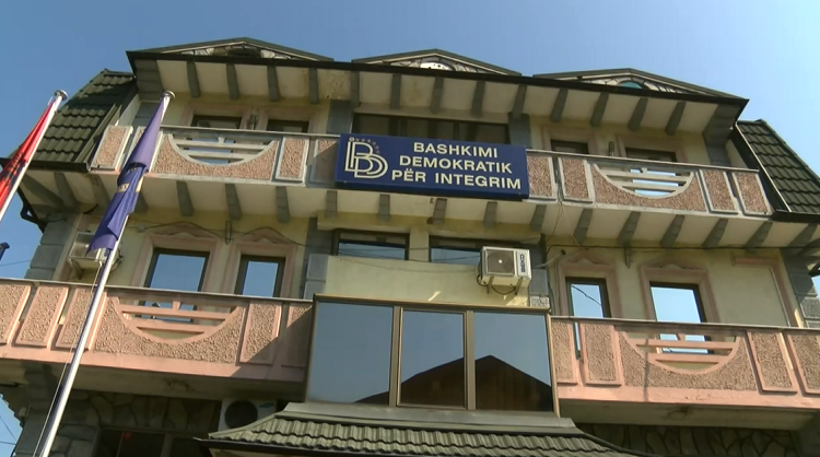 ДУИ се заканува со длабока политичка криза, другите партии им порачуваат – не сте во позиција да поставувате услови