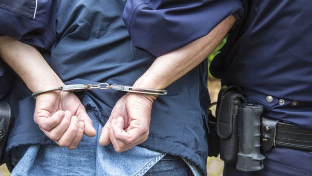 Уапсен екс директор функционер на ДУИ и три други лица