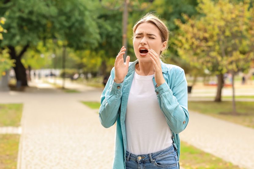 Зошто велиме “наздравје” кога некој ќе кивне? Едно од верувањата ги заплашува луѓето со векови