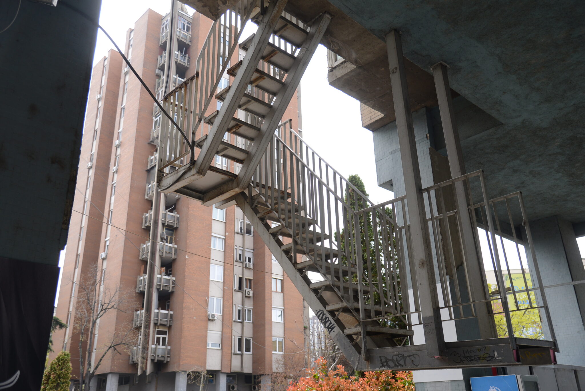 Станарите треба да имаат план за евакуација од зградите, но и опрема против пожари