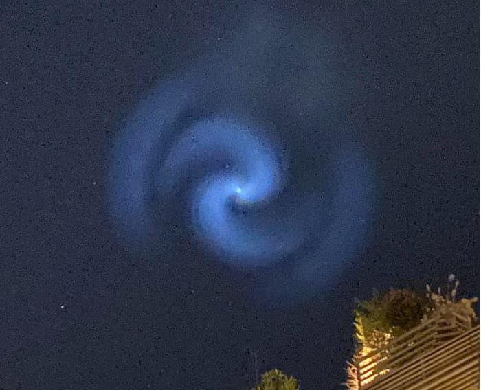 (ФОТО) Мистериозна сина светлост на небото над Балканот