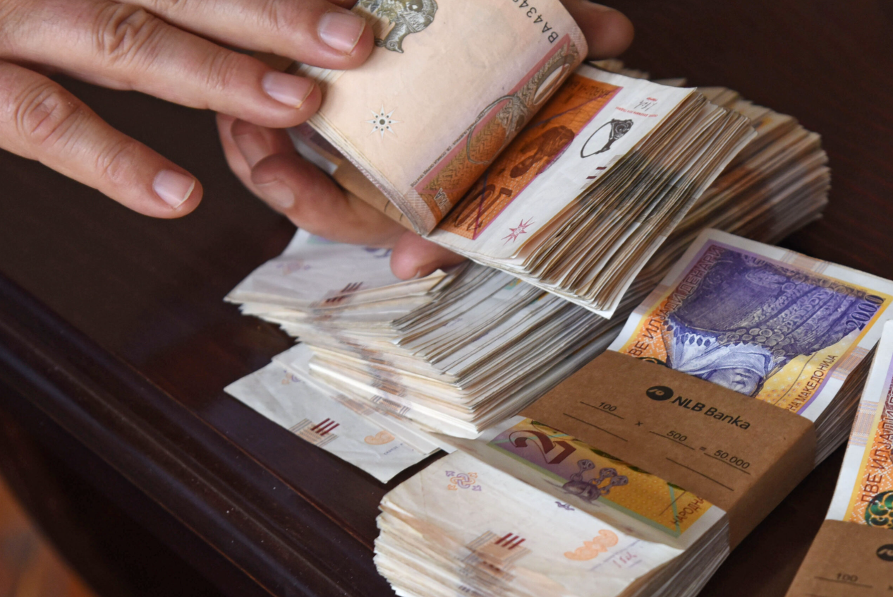 Одлични вести: Расте минималната плата, откриено е и колку точно ќе пораснат платите овој месец