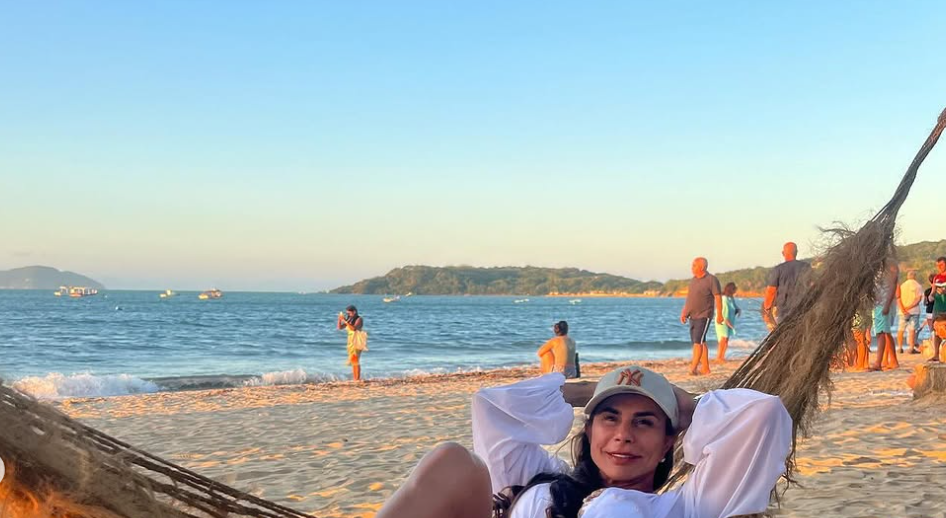 Вака изгледа најзгодната и најубава “БАБА” на светот, има 55 години, а мажите лудуваат по неа (ФОТО)