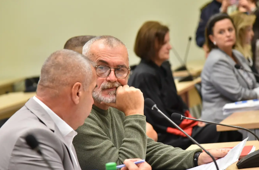 Палчо тврди дека утрото на убиството бил во банка, но не може да докаже, сведокот кој го посочува не може да го најде