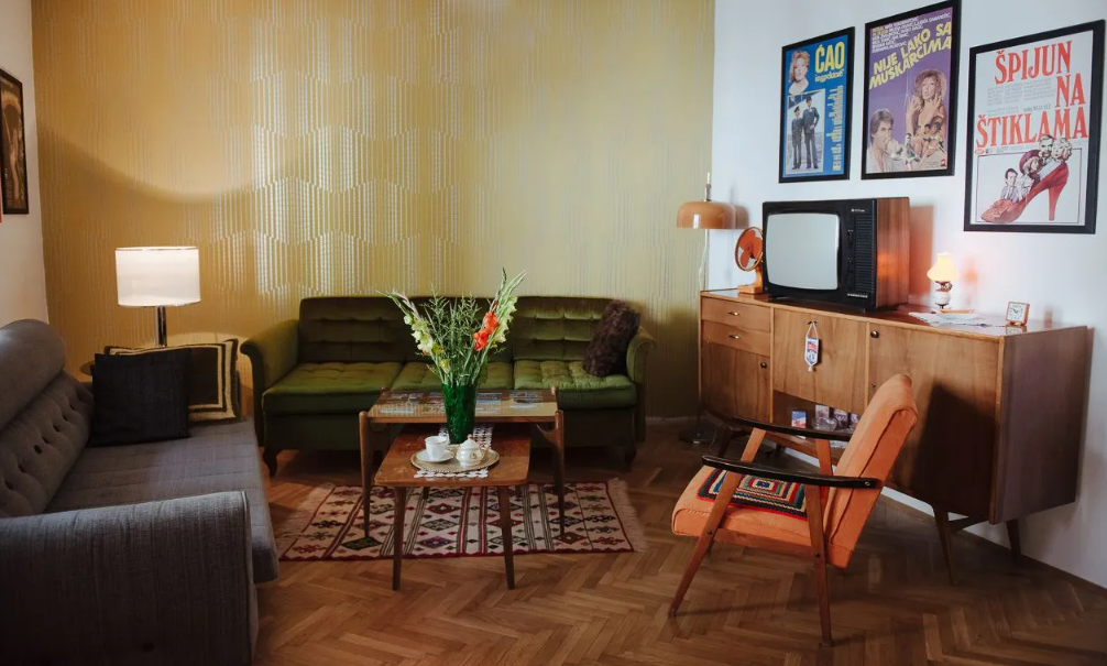 Сите ги имавме овие предмети во дневната соба додека постоеше Југославија, денес се продааат за цена од 200 до 1000 евра
