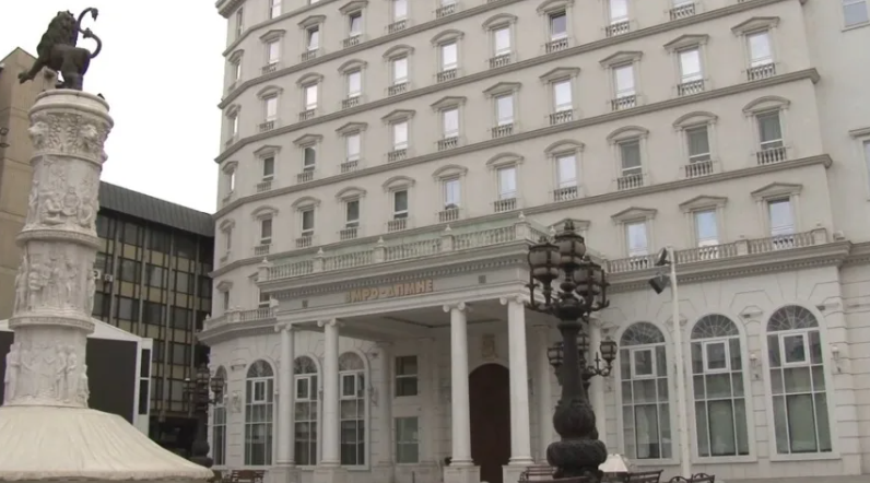 Синот на Јахоски има бизнис со зетот на Али Ахмети, тежок 167 милиони евра, велат од ВМРО ДПМНЕ