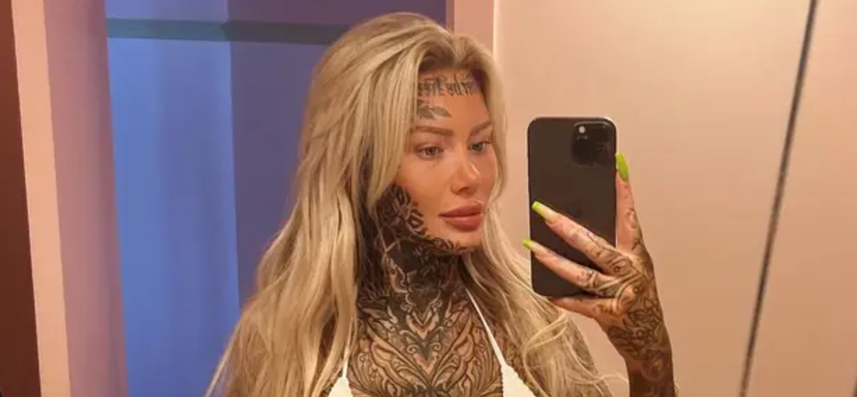 ГАЛЕРИЈА: Со тетоважи го прекрила 95% од телото, откри и каде го истетовирала името на своето момче (ФОТО)