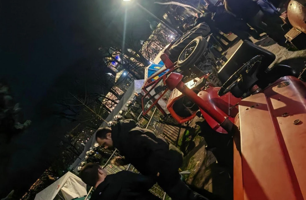 Неколку инциденти во текот на ноќта на протестите во Белград, полицијата апсеше, студентите не се откажуваат