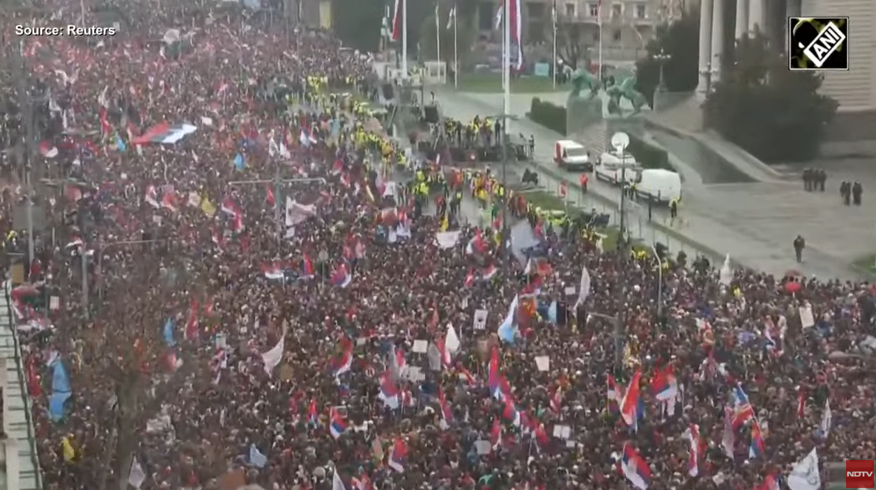 ВО ЖИВО: Се тресе центарот на Белград, погледнете што се случува во моментов таму (ВИДЕО)
