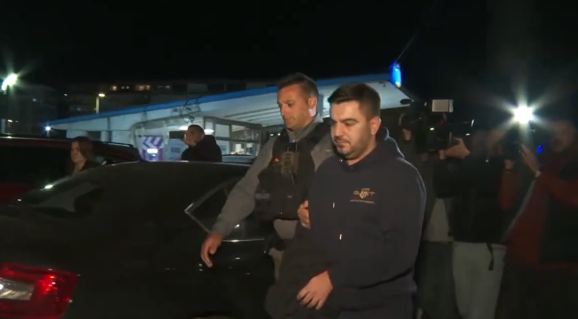 ВИДЕО: Сите 14 осомничени за пожарот во дискотеката „Пулс“ со лисици однесени во Обвинителството во Кочани