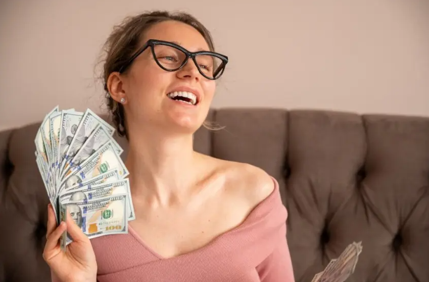 Месечен хороскоп за април: Овој месец ќе биде посебен за еден знак, го очекува огромна среќа и богатство