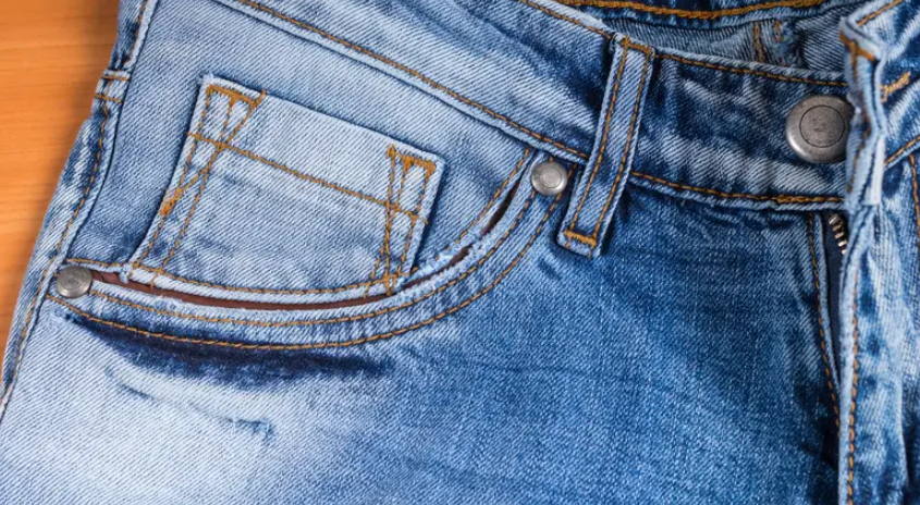 Ретко кој знае: Еве за што служи малиот џеб на фармерките