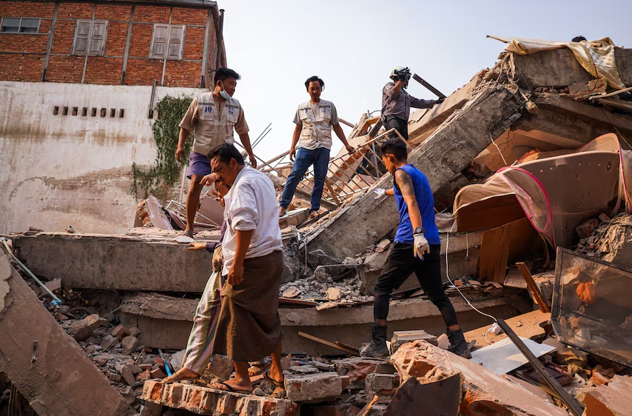 Што знаеме досега за земјотресот во Мјанмар? Додека народот страда и бара преживеани, армијата започнала со напади