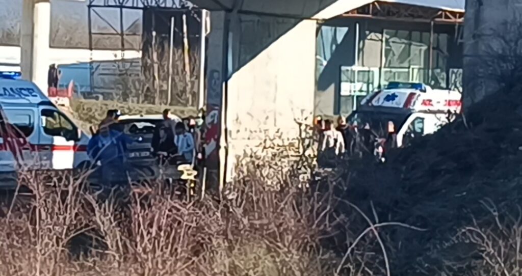 Тешка сообраќајна несреќа пред патарината кај Гостивар (ВИДЕО)