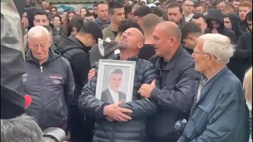 Татко на починато момче: Не се плашете кажете ја вистината, златни дечиња изгореа како глувчиња