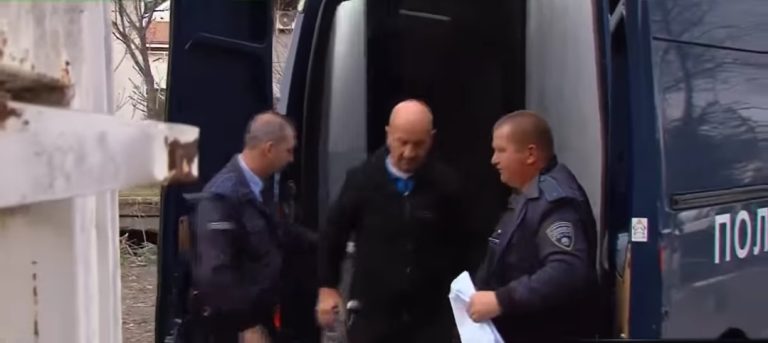 ФОТО: Први фотографии од спроведувањето на сопственикот на „Пулс“