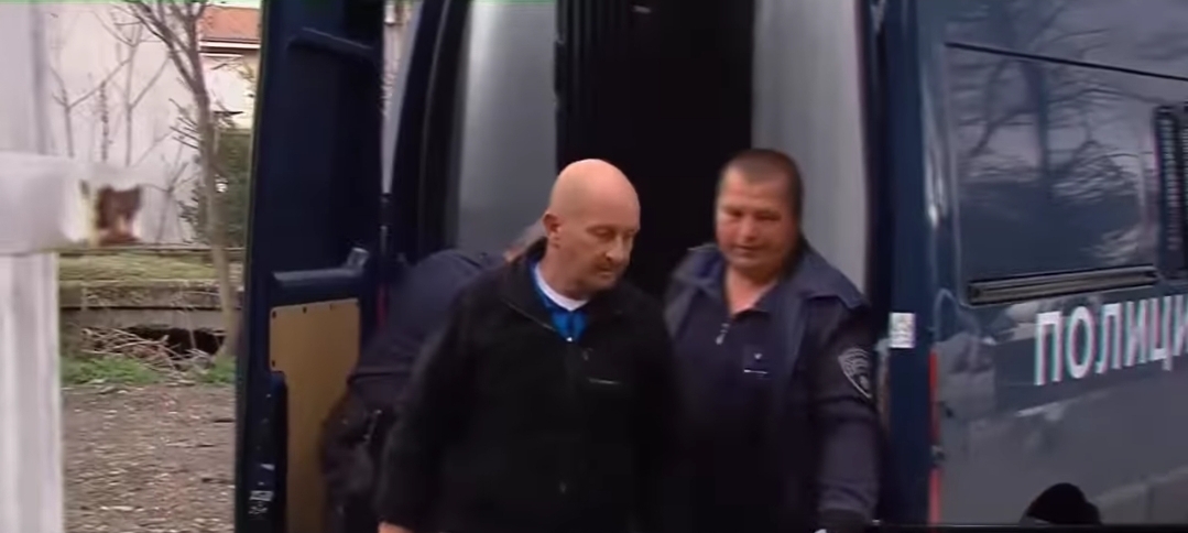 ФОТО: Први фотографии од спроведувањето на сопственикот на „Пулс“