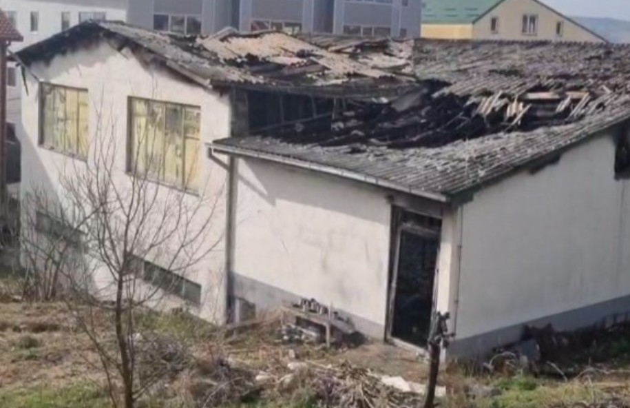 Срамнете го со земја објектот, направете парк и засадете 59 јаблани и еден бор за починатиот возач на брзата помош