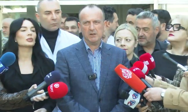 Таравари информираше за состојбата на повредените во пожарот во Кочани