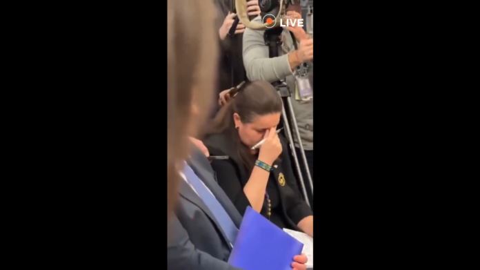 Снимката од нејзината реакција го обиколи светот: Што и се вртеше во глава на украинската амбасадорка на дебатата помеѓу Трамп и Зеленски?