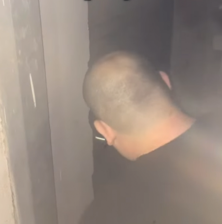 ВИДЕО: Еден од осомничените ја крши задната врата за да се излегува од диското