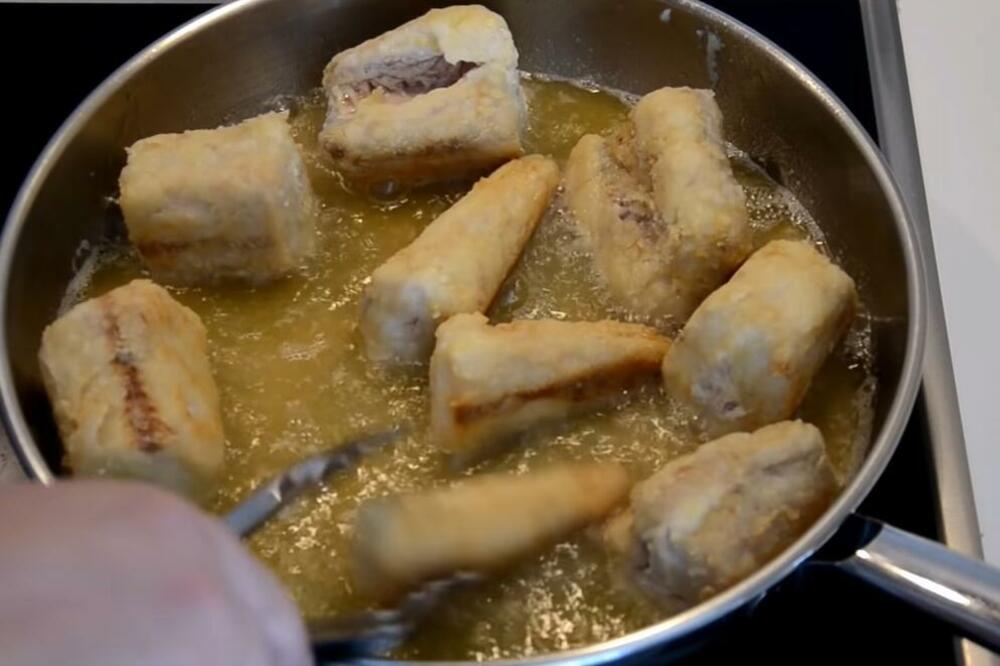 Додека пржите риба, додадете само 1 состојка во тавата: Непријатниот мирис исчезнува, а вкусот е фантазија