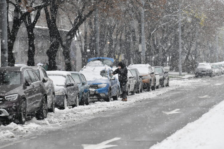 МЕТЕО ПРЕДУПРЕДУВАЊЕ: Доаѓаат екстремно ладно време за април, силен северен ветер и снег, ова се деталите