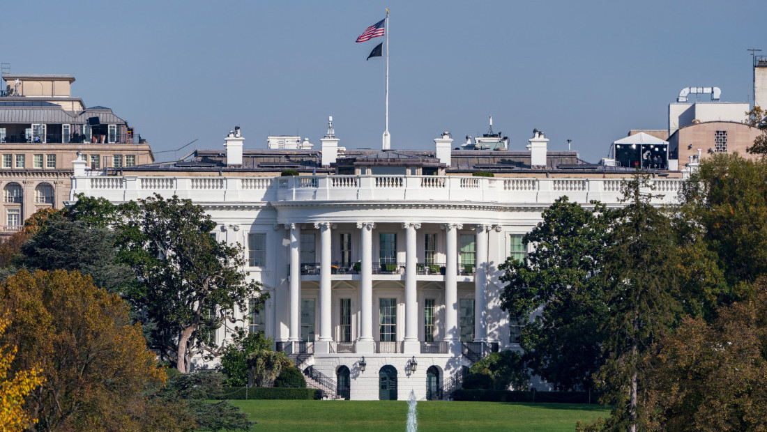 Белата куќа: Веста дека Трамп планира 90-дневна пауза на царините е лажна вест