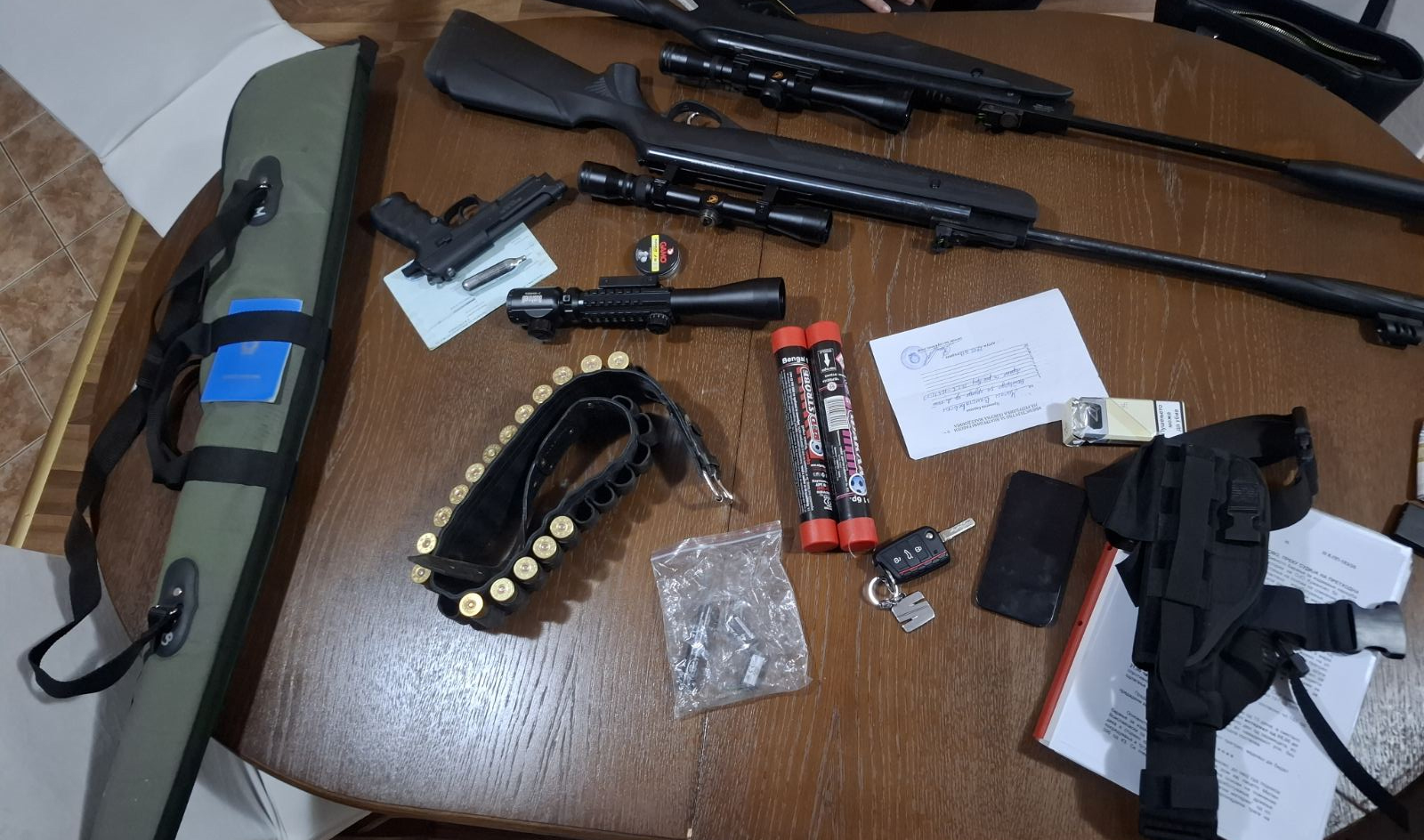 [ФОТО] Претрес во Куманово, пронајдено оружје, приведено едно лице