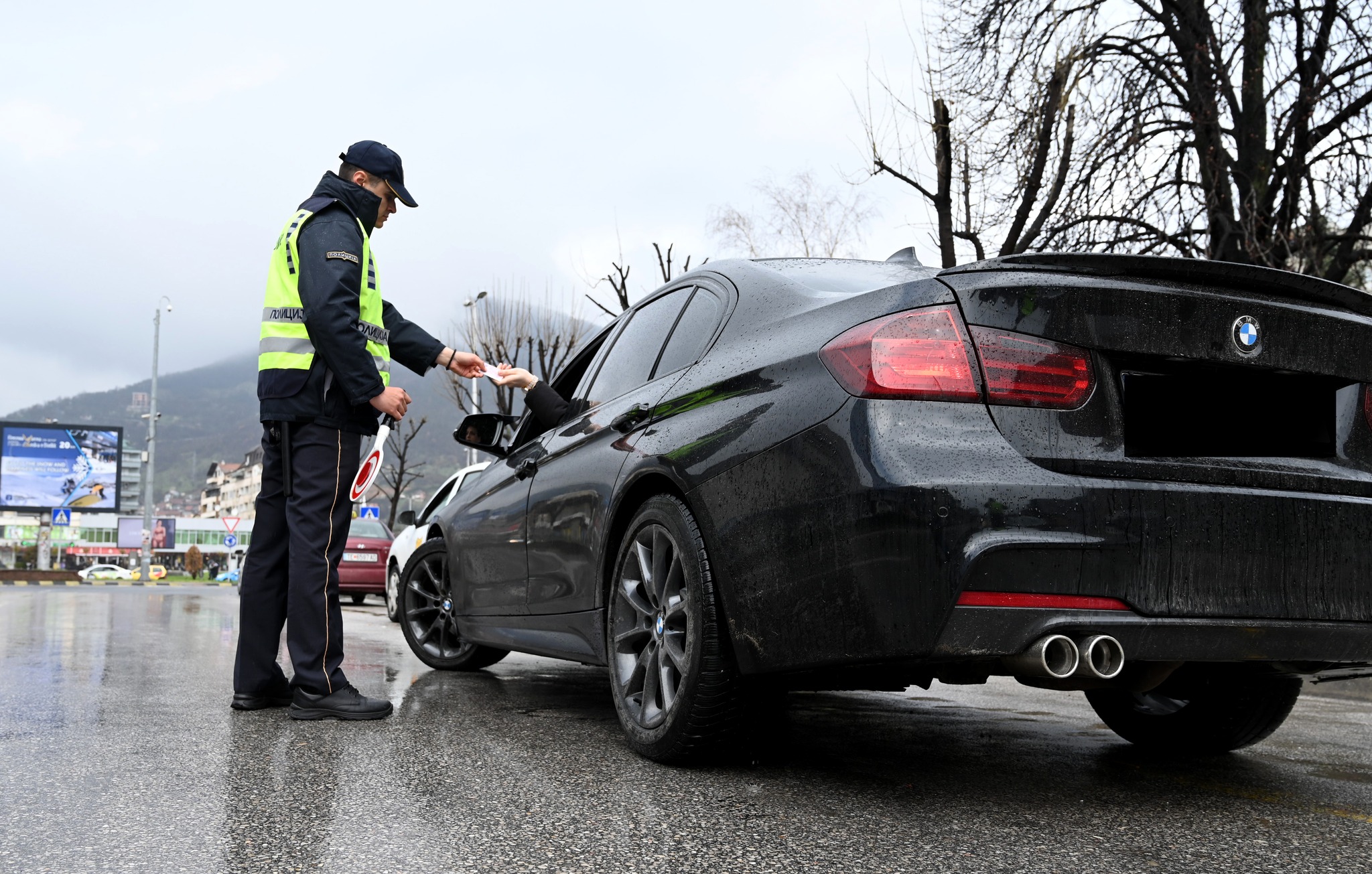 Приведени две лица од тетовско затоа што управувале возила со брзина поголема од дозволената