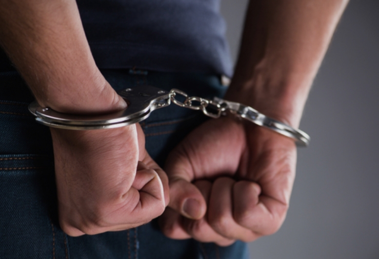 Уапсен 64 годишен маж од Македонски брод, бакнувал и допирал по тело 15-годишно девојче