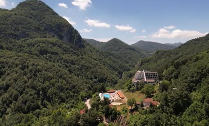 Оваа бања е поубава од Бали, а за Македонците речиси „на чекор“ – рајска оаза скриена во најтесниот кањон во Европа