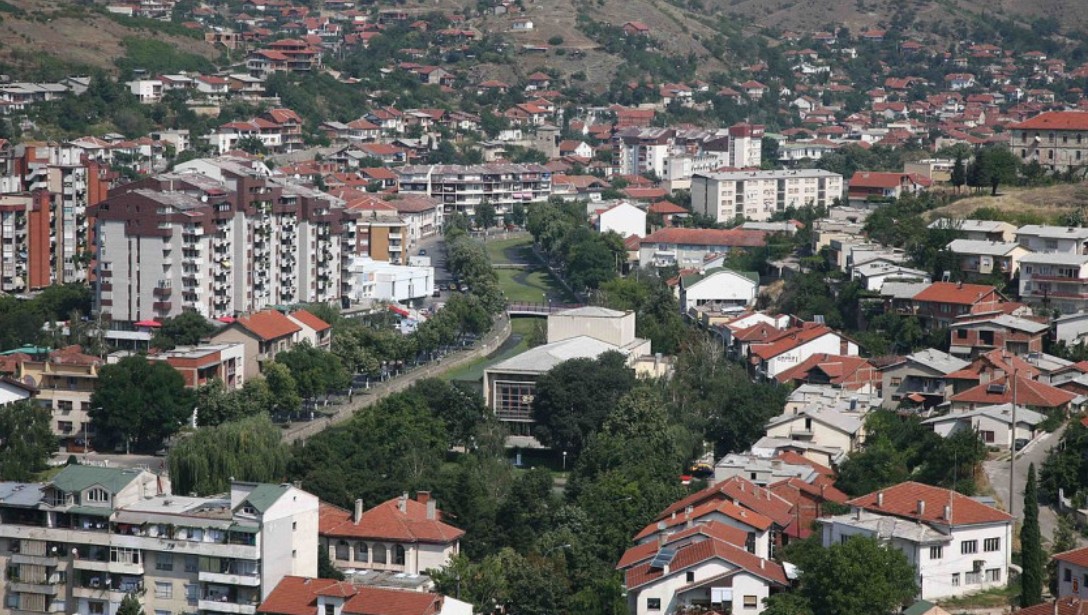 ТЕШКА СООБРАЌАЈКА: Возач ПРЕГАЗИ дете и повозрасна жена – едната жртва со сериозни повреди!