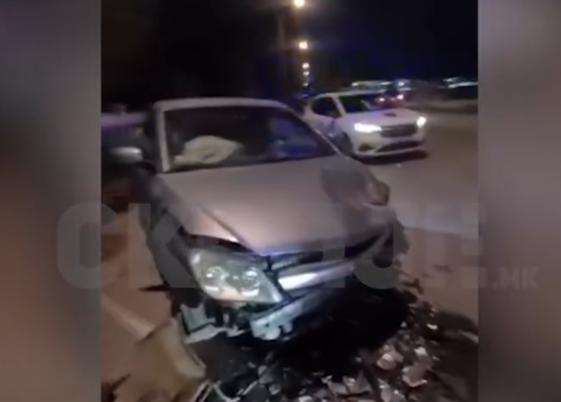 [ВИДЕО] Тешка сообраќајка вчера во Скопје: Едно лице со тешки повреди