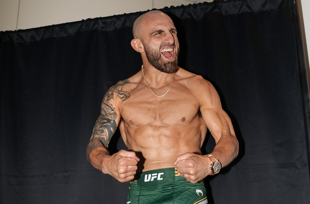 [ФОТО] Волкановски доминираше врз Лопез со посебни шорцеви – погледнете што имаше на нив