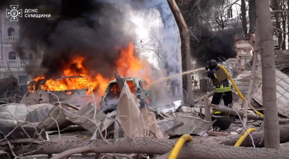 Страшен руски напад врз украинскиот град Суми, најмалку 24 загинати: Она што руските војници го целеле го потресе светот