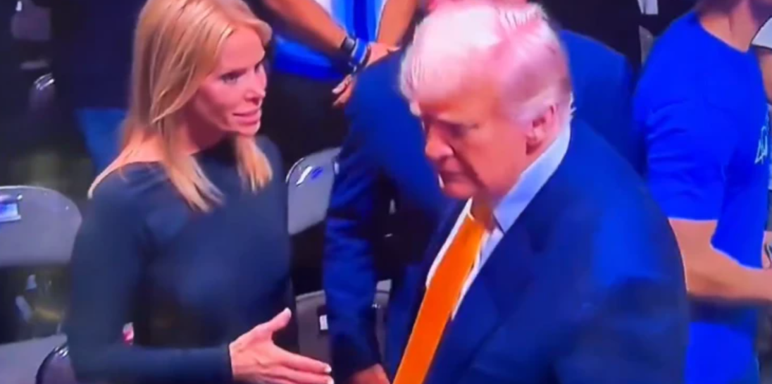 Каков срам! Погледнете што направи Трамп кога помина покрај жената на својот соработник [ВИДЕО]