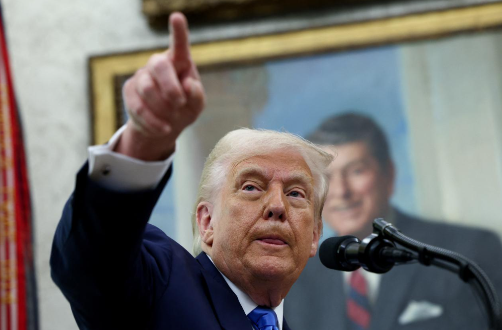 Трамп со нова изјава: „Милиони луѓе страдаат поради три личности“