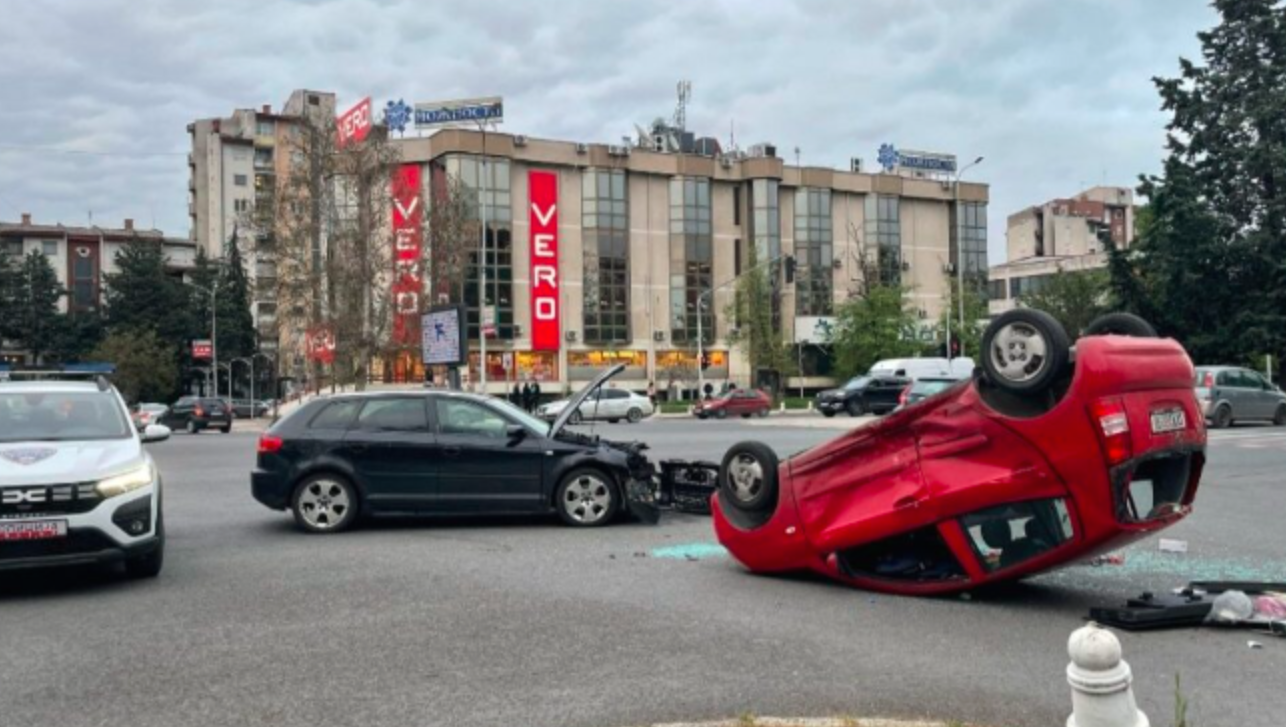 НАЈНОВА ВЕСТ: Страшна сообраќајка пред малку во Скопје (ФОТО)