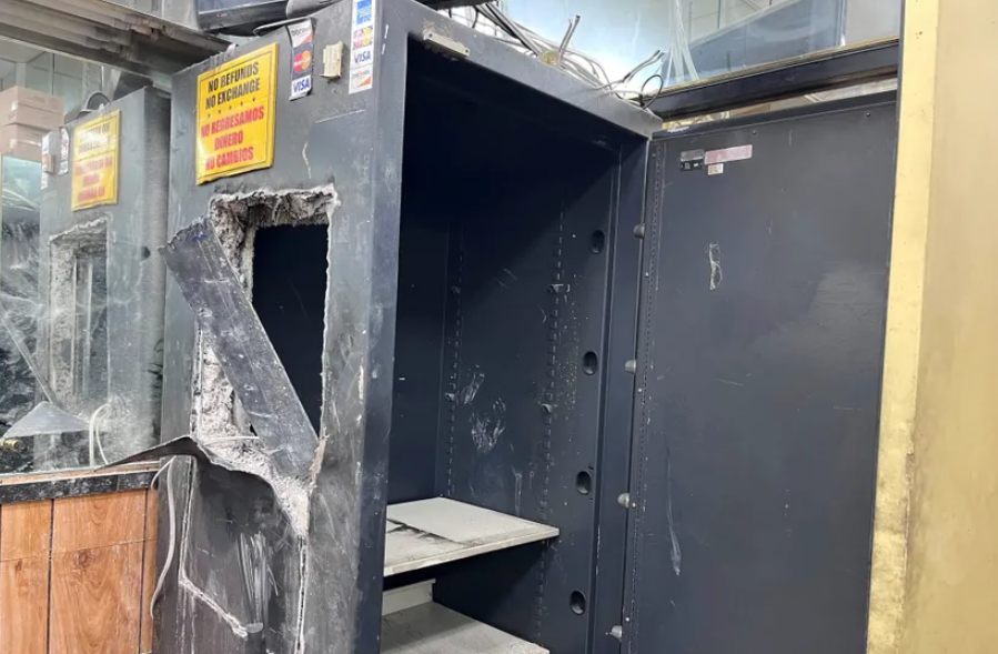 [ФОТО] Филмски грабеж во Лос Анџелес: На спектакуларен начин украле речиси 10 милиони долари