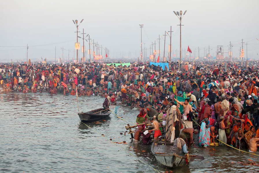 [ФОТО] Најголемиот фестивал во светот, на едно место се собраа 660 милиони верници, сите со иста желба