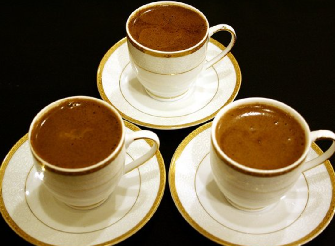 После 50-тата година, во вашето кафе додајте го ова – го регулира шеќерот во крвта и ги штити зглобовите