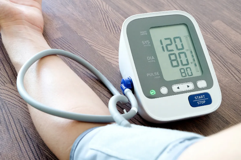 Нормален крвен притисок за мажи и жени – по години: Сите би сакале 120 со 80, но ова е вистинската бројка за вас