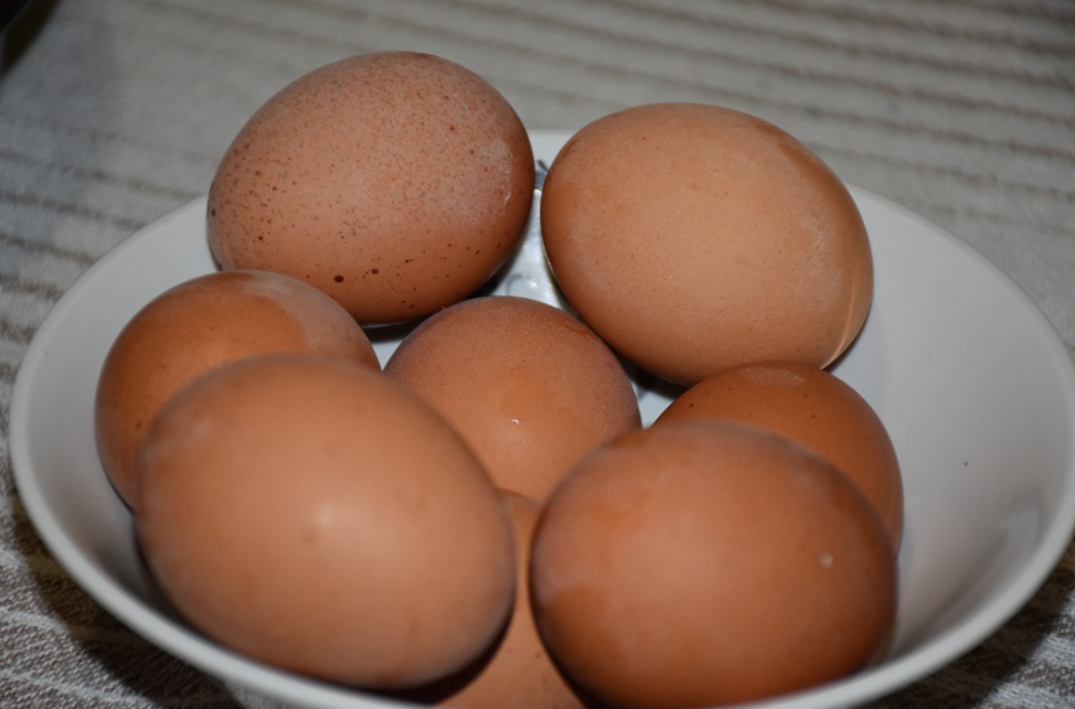 Трик кој вреди злато: Како да проверите дали јајцата се навистина свежи?